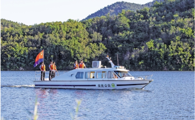 警徽闪耀母亲河——济南公安“生态警务”筑牢黄河安澜防线