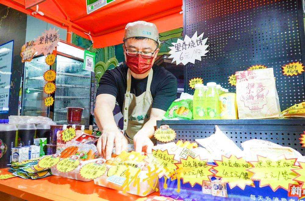 济南地铁站里的“无声”餐车 听障经营者用一份热食温暖赶路人