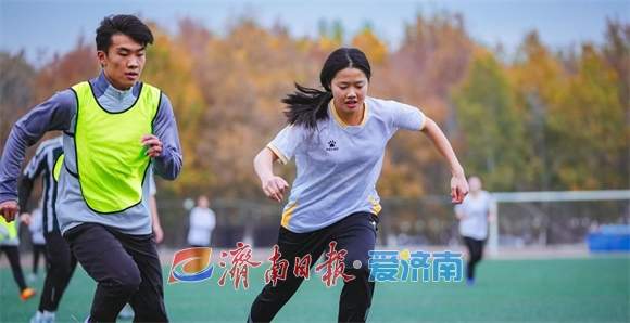 飒爽英姿！山东女子学院女足队屡获佳绩