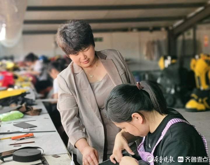麦田里长出“变形金刚”，济南黄河岸边建起“机甲梦工厂”