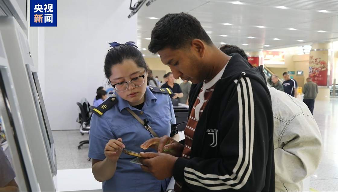 出行注意 受大风天气影响新疆部分旅客列车停运