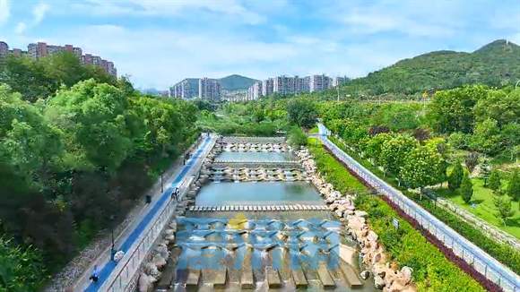 “泉”在济南过暑假｜打卡好去处！济南这处公园，景色正美