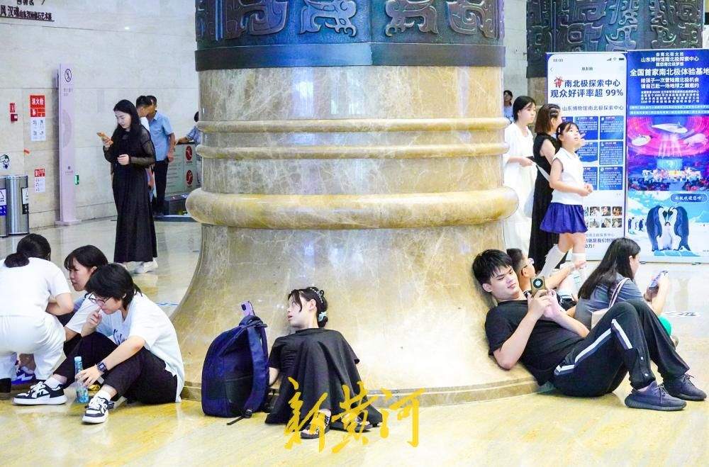 泉城烈日炙烤，最高温度破35℃，不少市民来博物馆纳凉