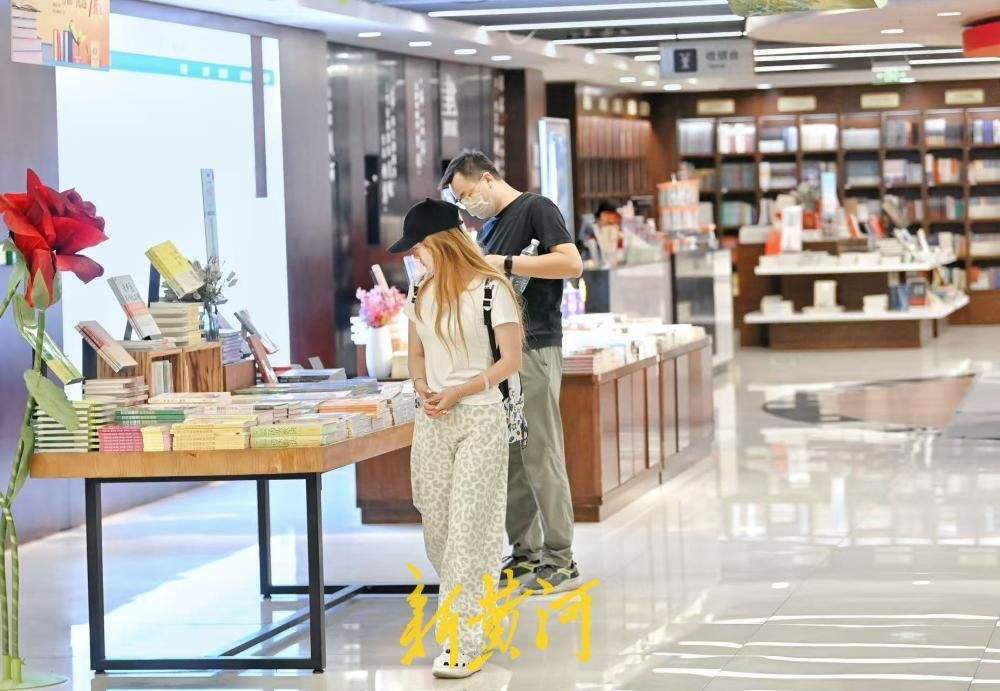 开学在即，山东书城掀起购书热潮