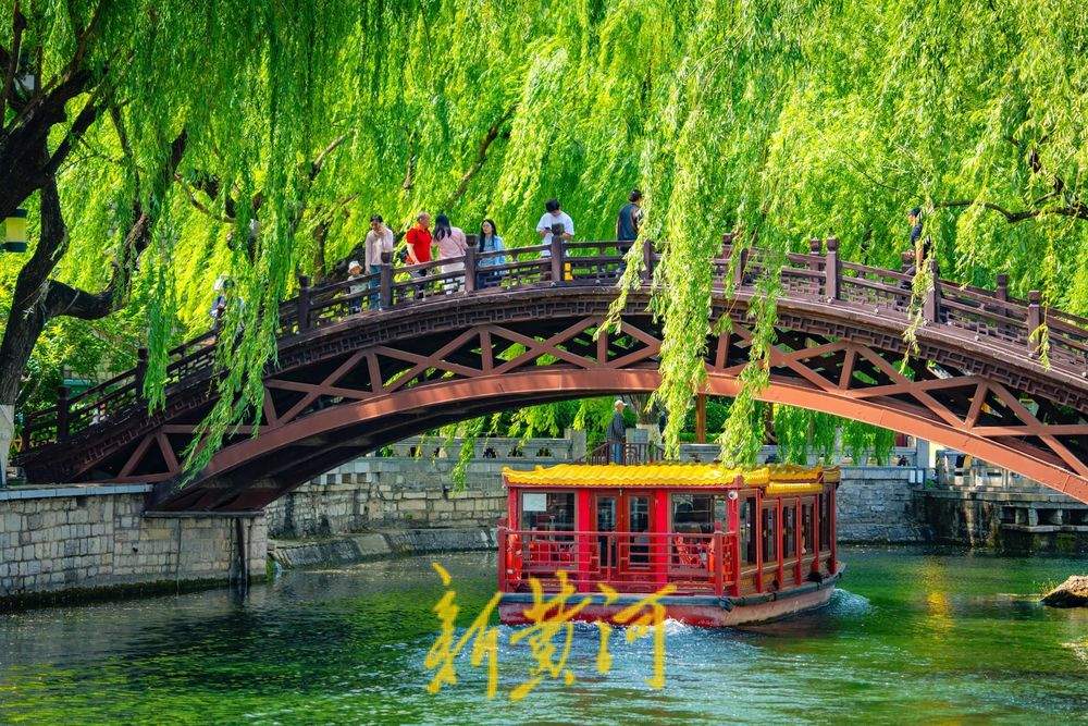 一年四季 泉在济南｜黑虎泉水位小幅回升 游人泉畔享清凉