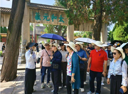 赏山海、访圣地、品美食 老外在山东体验清凉夏日