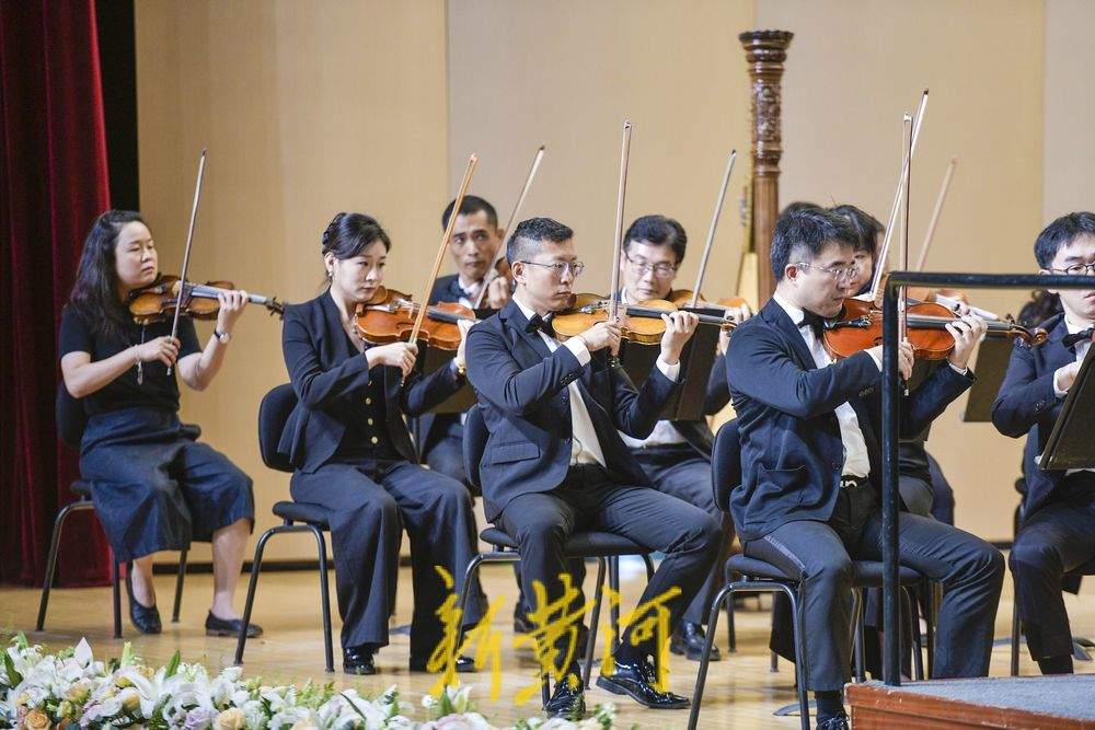 济南剧院迎来首场演出 奏响泉城之秋交响音乐会