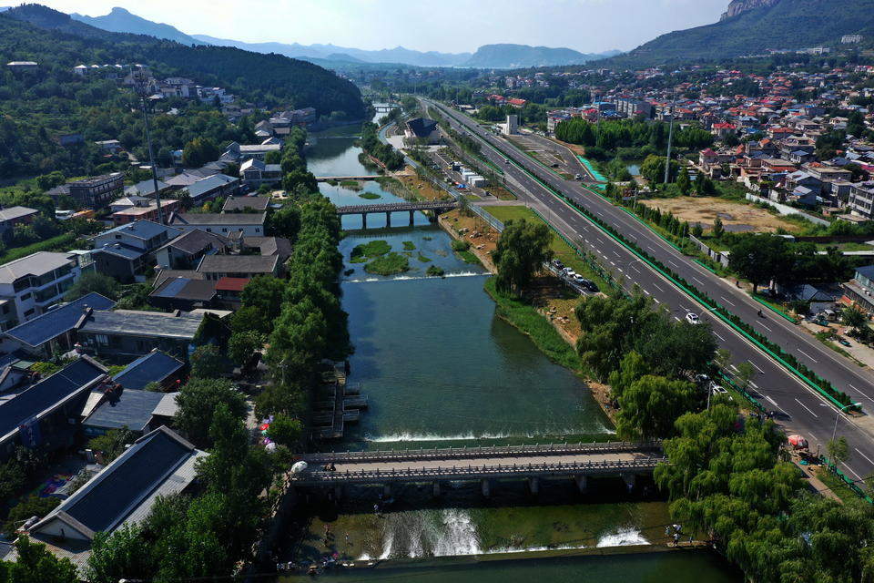 中秋的济南南山如此美丽，锦阳川绿水潺潺景色宜人