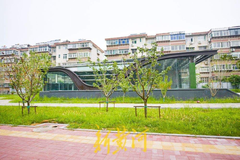 地铁施工围挡拆除 “还路透绿”建新景