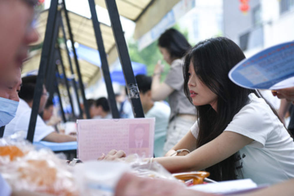 全市服务业增加值力争达到1.2万亿元以上，济南锚定五年目标全面跃升服务业发展能级