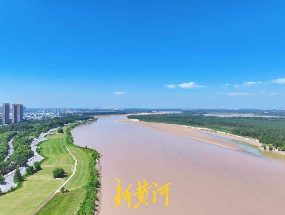 一年四季 泉在济南丨邂逅“泉城蓝”，黄河岸边绿意映蓝天