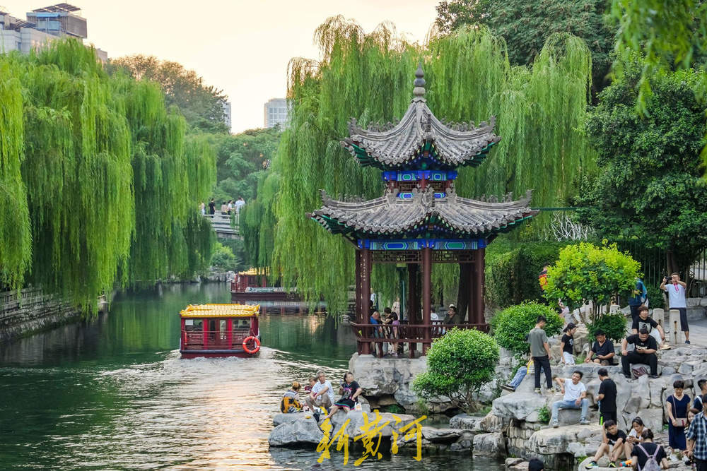 首批花船下水,一起“巡”觅泉城浪漫