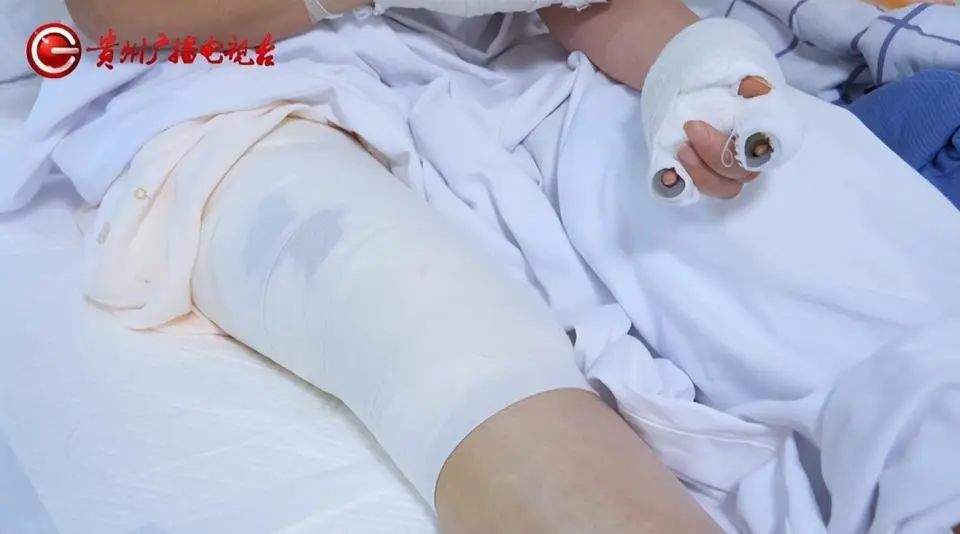 别碰！从水里捡到的“漂亮石头”竟会自燃