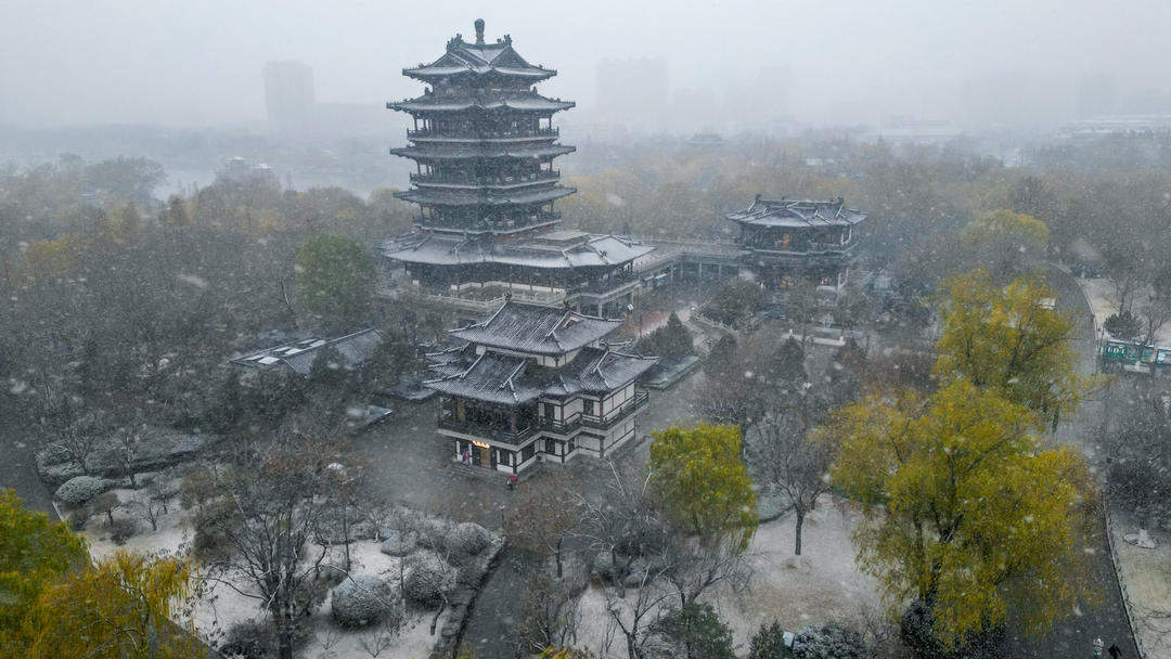 济南今冬初雪带动冬游热,“冰雪+”多点开花