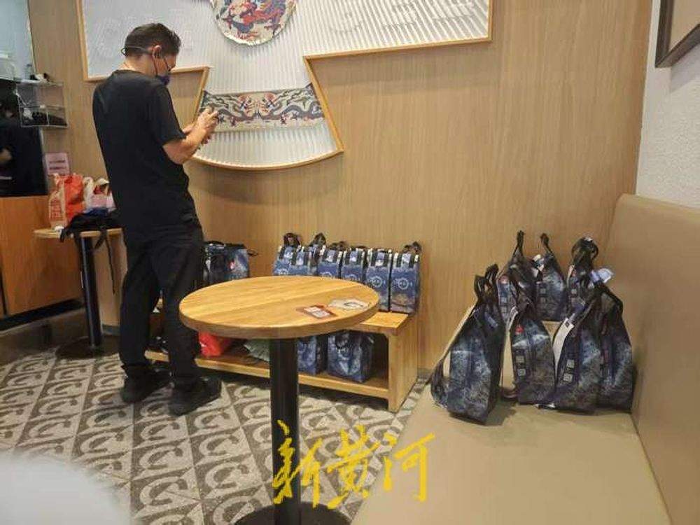 爆单，排队1小时起步！“秋天的第一杯奶茶”你等了多久