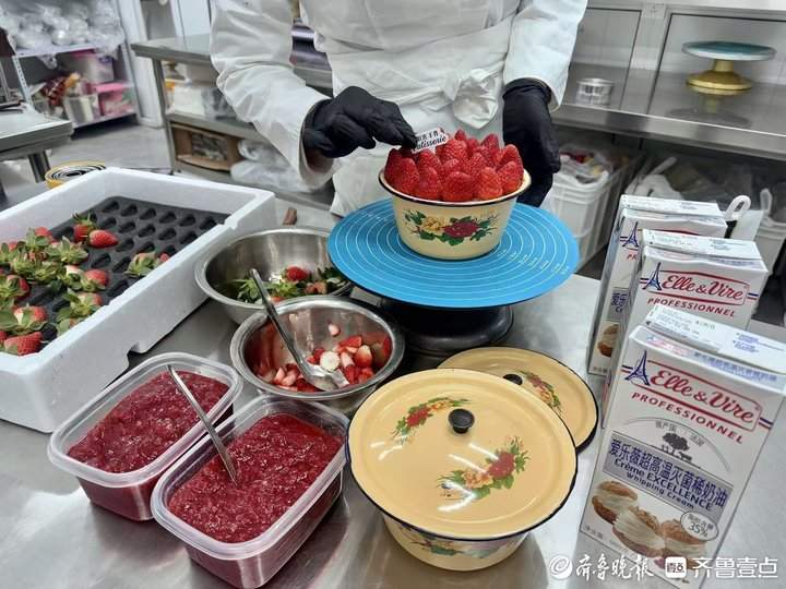 搪瓷盆草莓蛋糕的风也刮到了济南，有商家月销近千盆