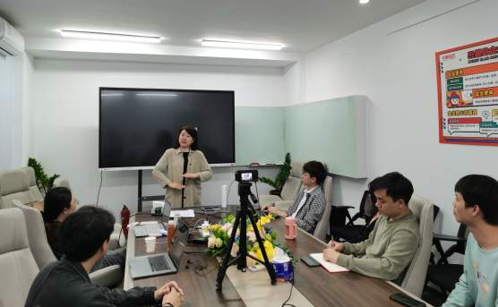 央视《新闻直播间》揭秘！兴趣岛如何打造趣味银发生活