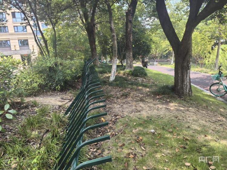 “杭州外卖小哥与保安冲突”引关注:警方正在调查 小区秩序恢复正常