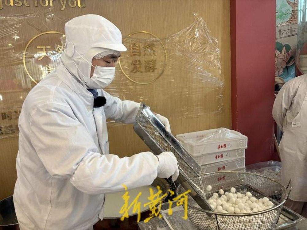 一天能卖几百斤！济南“元宵市场”手工元宵成“人气王”