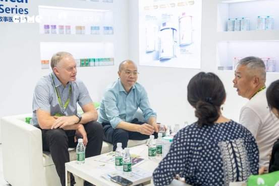 高纯度DHA领航!童年故事焕新姿态携重磅新品矩阵亮相2025 CBME