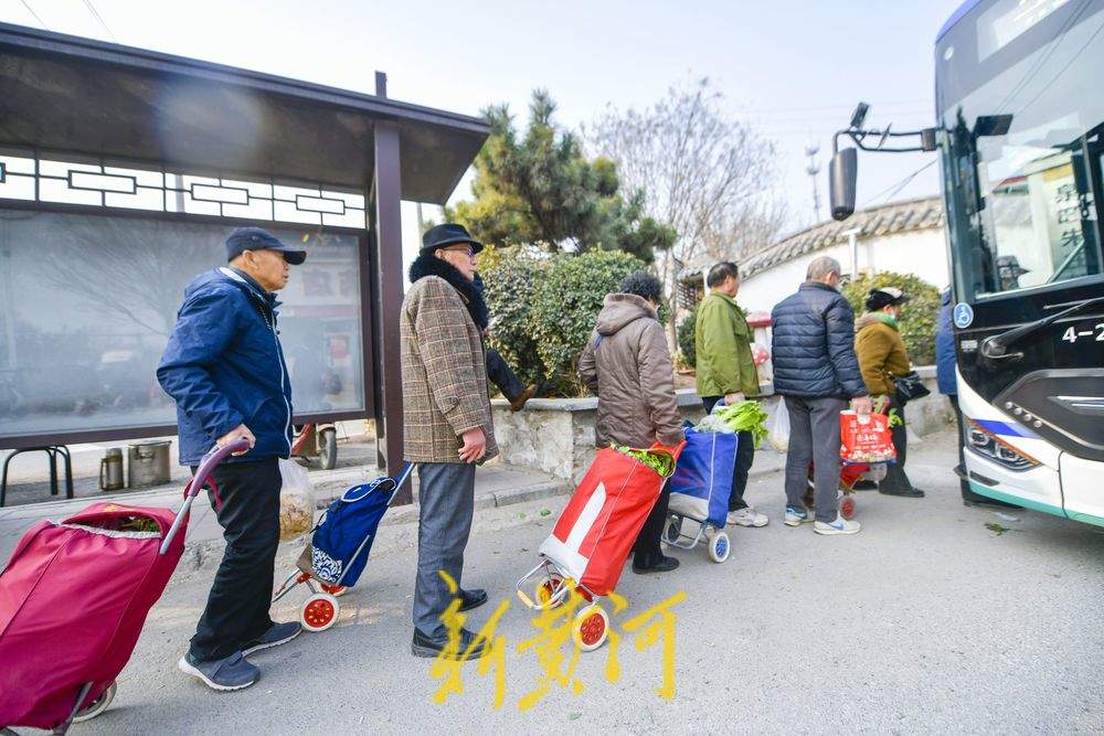 “泉”在济南过大年｜乘公交赶大集！济南近郊公交车变身“赶集专线”