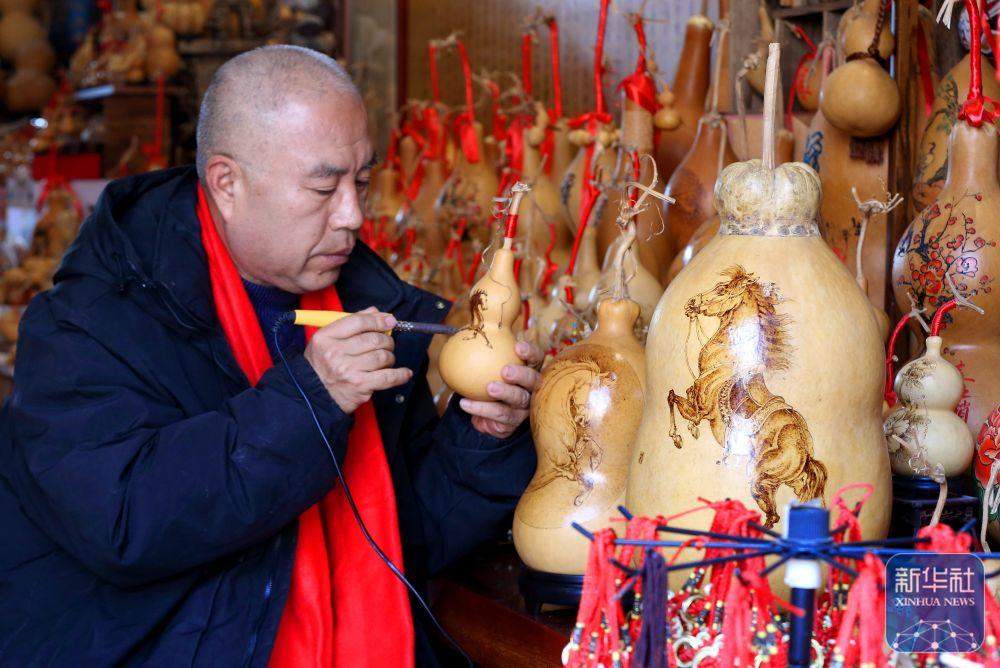 山东：文创“马”力全开迎新春