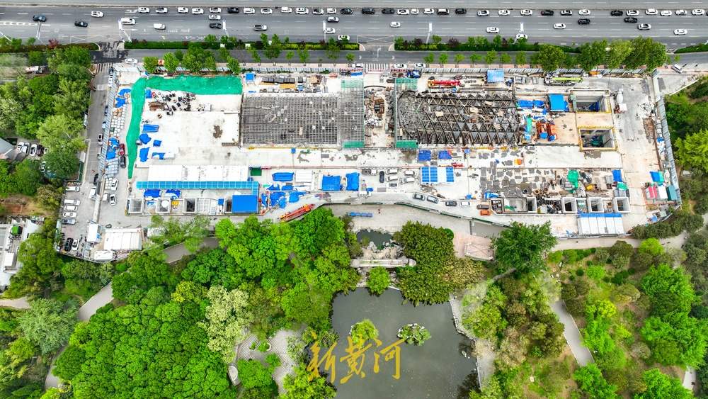 济南地铁4号线地上站与泉城公园相融，首次采用双曲薄壳钢筋混凝土结构