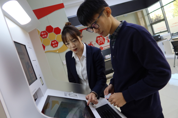 融媒·先锋｜“阳光雨露”滋润的创新谷，数百家企业长得“枝繁叶茂”——“谷”间晨曦