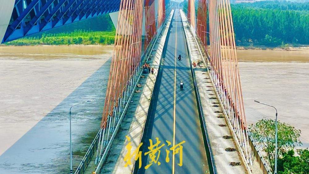 济南黄河大桥老桥中间车道换新装恢复通行