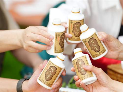 百年糊涂经典小百年以匠心工艺实现“顺口够味”新体验