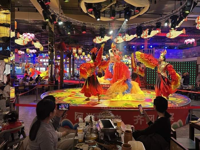 淄博烧烤4.0版，到底有多卷？