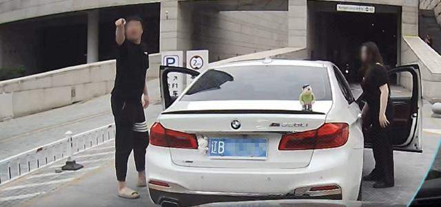 什么仇什么怨?宝马司机6次别停他人车辆被行拘5日