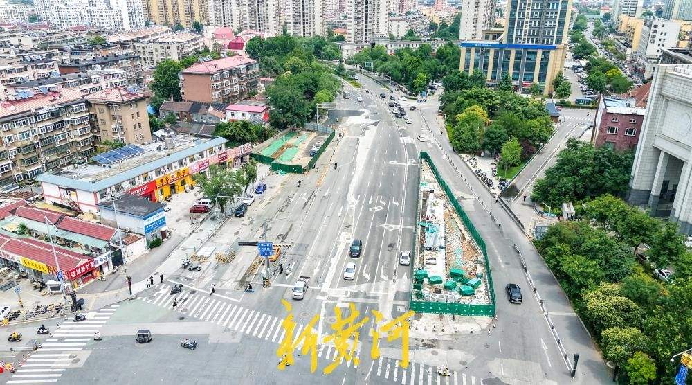 济南经一路地铁6号线站点“露脸”，出入口周边道路开启恢复施工