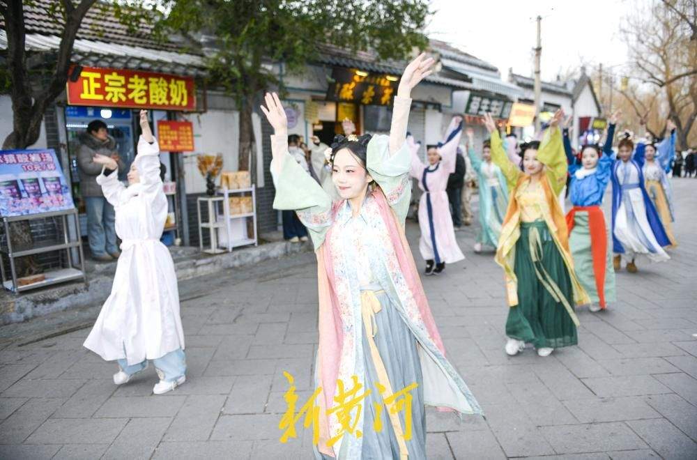 明府城国风巡游启幕，济南曲水亭街重现千年风雅