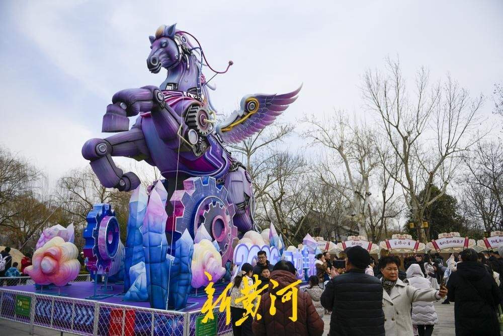 大明湖“机械马”花灯走红 科技感点亮泉城新春