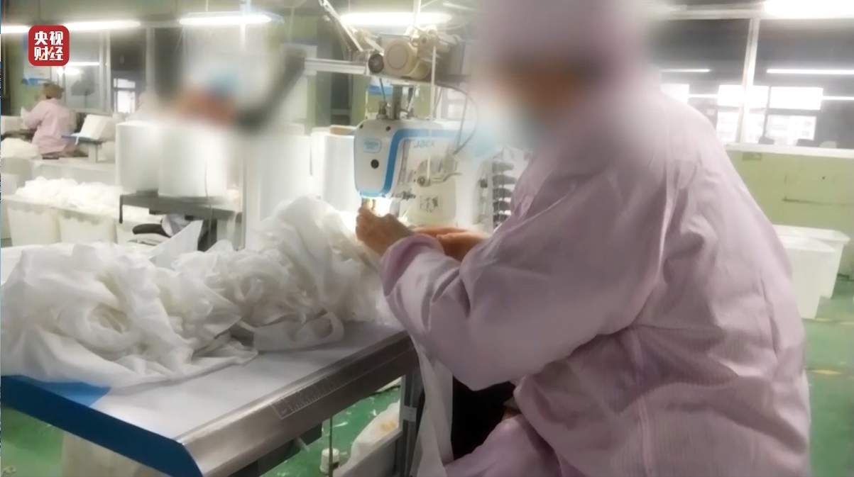 3·15晚会丨一次性内裤“爆雷”,徒手制作不灭菌