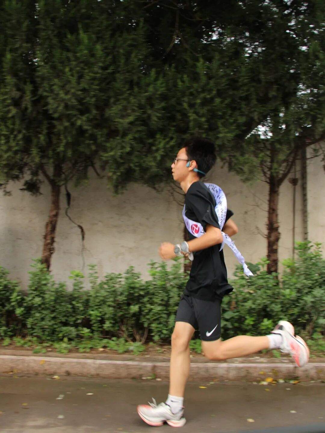 山大附中版强风吹拂!13名少年接力跑完成148.73公里“泰山驿传”