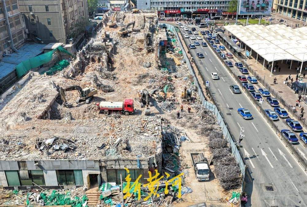 济南天龙大厦整体拆除工作已近尾声,预计本月中下旬完成