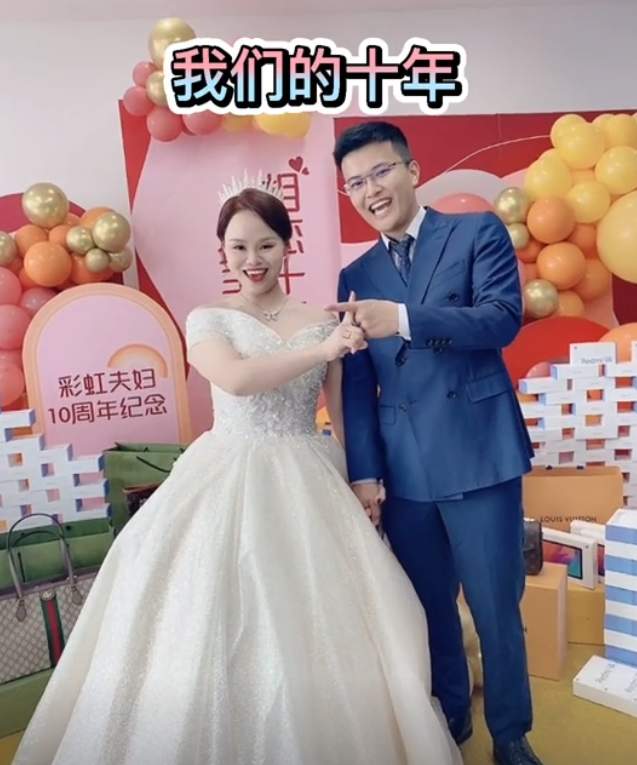 千万粉丝网红“彩虹夫妇”宣布停播：身体早已透支