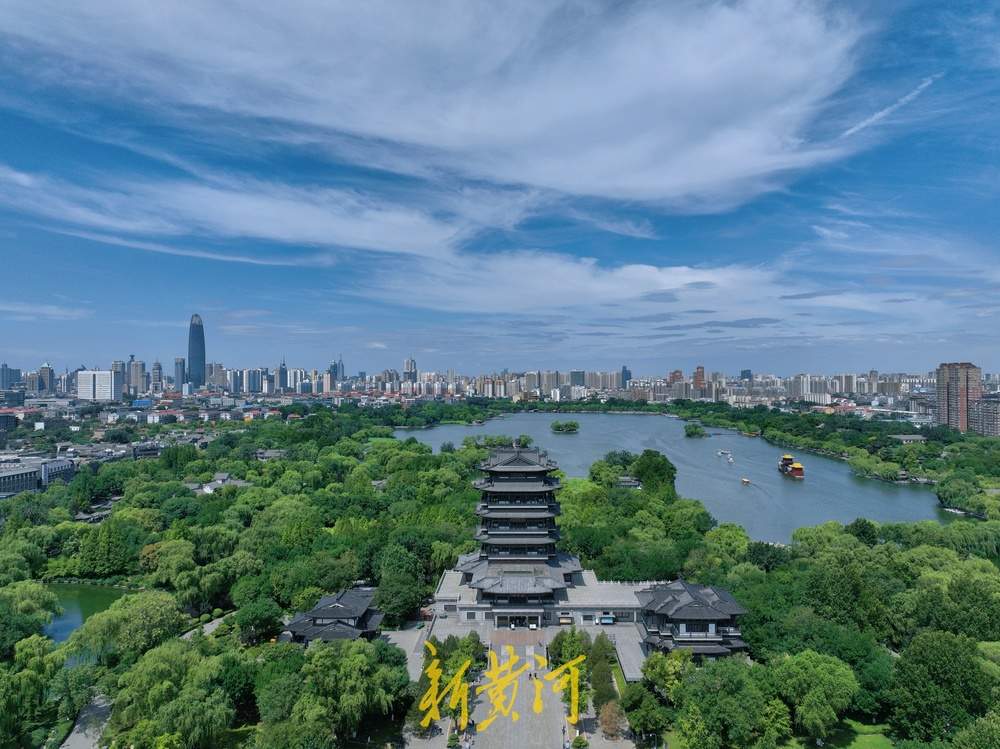 蓝天白云“颜值”爆表，大明湖随手一拍都是自带滤镜的大片