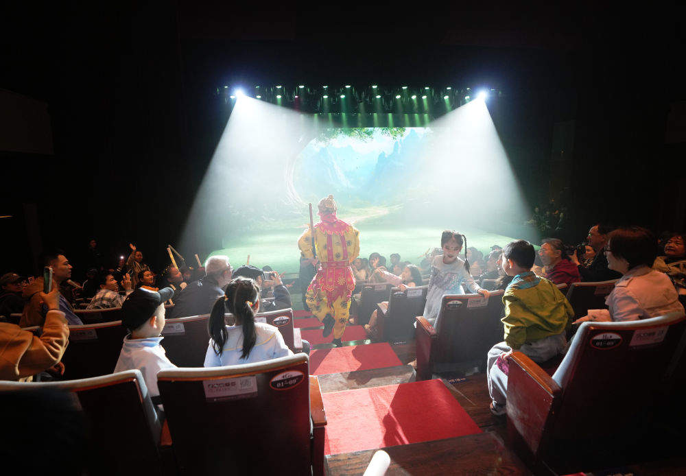 火热而有序 各地多措并举护文明安全旅游