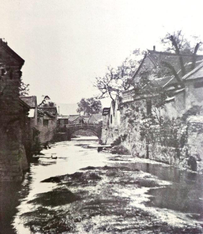 我心中的雨巷与泉水相连