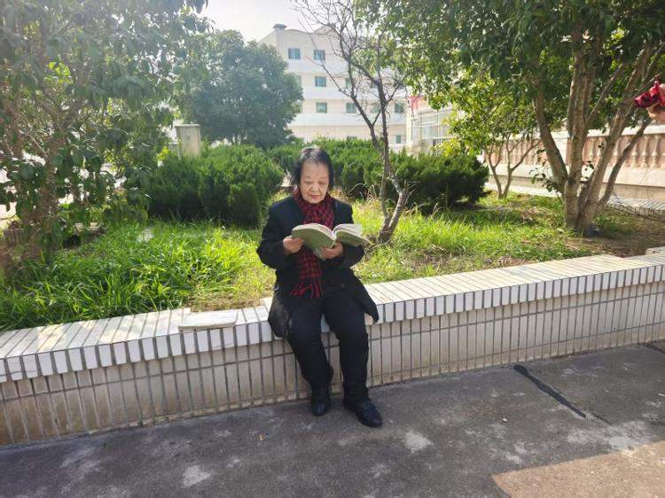 江苏88岁“学霸奶奶”的自考路：16年历经97场考试，有门课曾考了9次