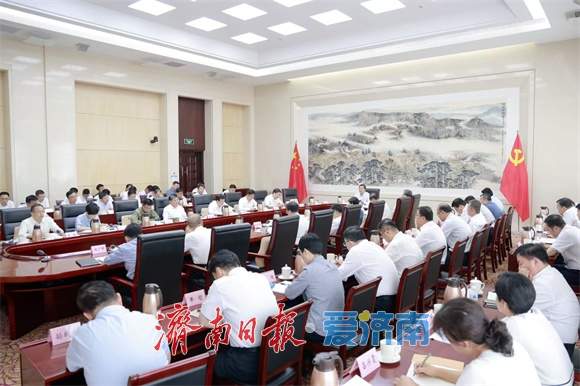 市委理论学习中心组集体学习暨“泉城干部大学堂”专题辅导举行 刘强主持 何宝宏作报告 于海田韩金峰杨峰出席