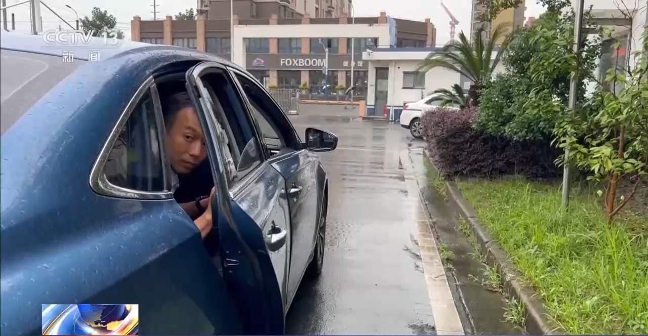 突然开门下车酿悲剧 “开门杀”法律责任如何界定?