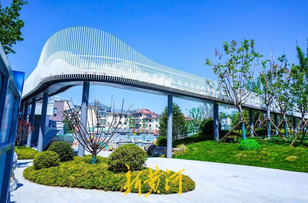 槐苑文化体育公园初具规模，空中廊道如泉涌波