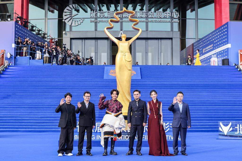 第十六届北京国际电影节圆满闭幕 “天坛奖”礼赞春日光影盛宴