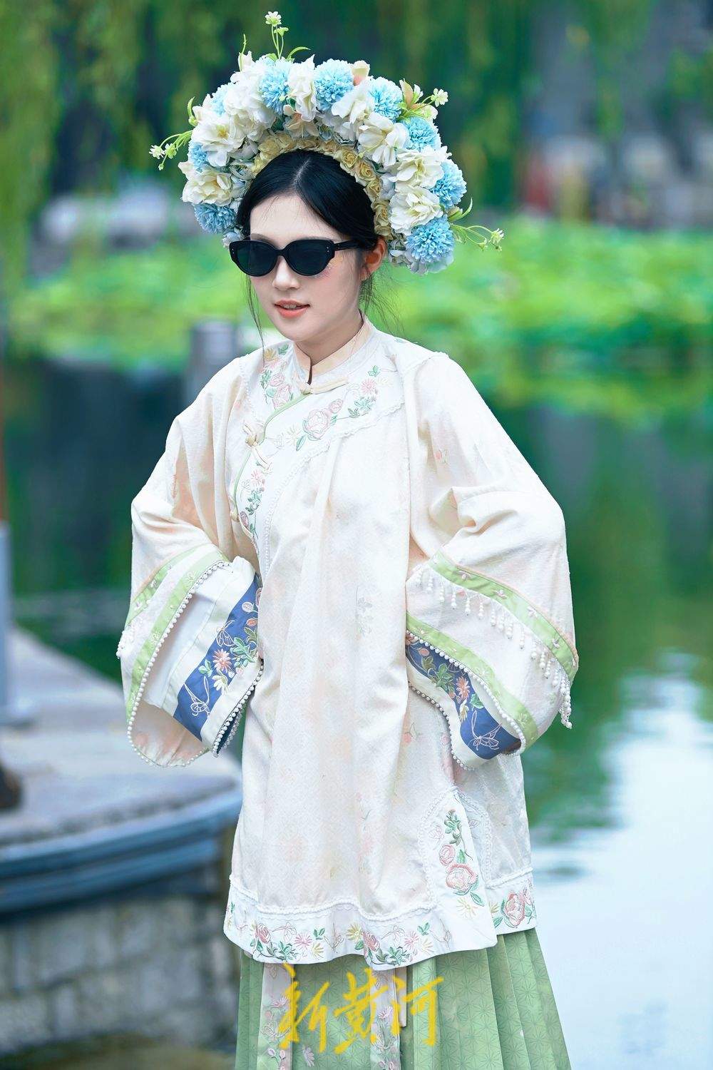 泉城高温“热辣滚烫” 明府城中汉服姑娘成风景线