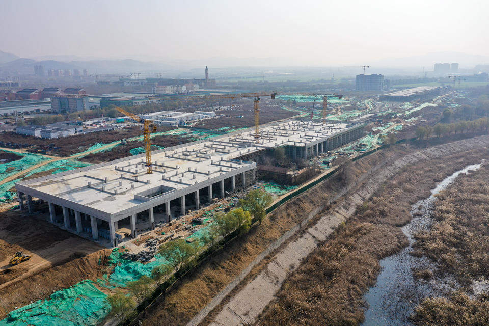 济南轨交8号线绣源河车辆段迎新进展，多座大型建筑即将封顶