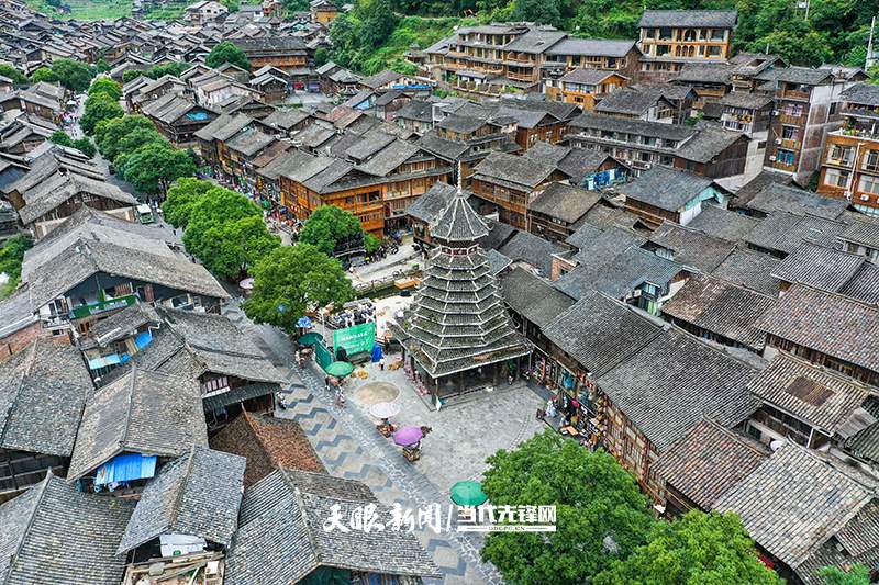 村里喜事多，幸福的歌声响遍高原和大山